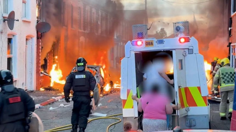 Police fire water cannon on second night of anti-immigrant protests in Northern Ireland Police fire water cannon on second night of anti-immigrant protests in Northern Ireland