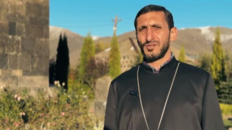 Կարող են գիշերը զանգել և ասել, որ հիվանդին սուրբ հաղորդություն պիտի տրվի, այդ դեպքում ես ի՞նչ պիտի անեմ