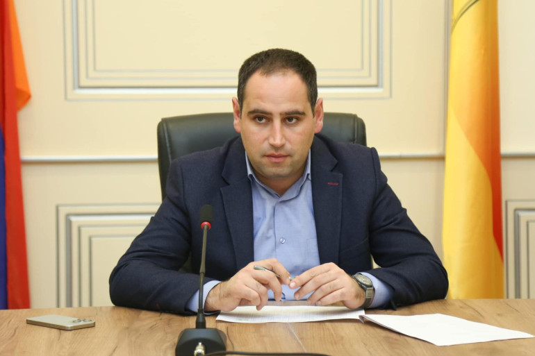 Ցավոք սրտի, երաժշտական գործիքներին տիրապետելու մասով անտաղանդ եմ, հետևաբար ավելի կփչացնեի «Վարչաբենդ»-ը. ՏԿԵ նախարար