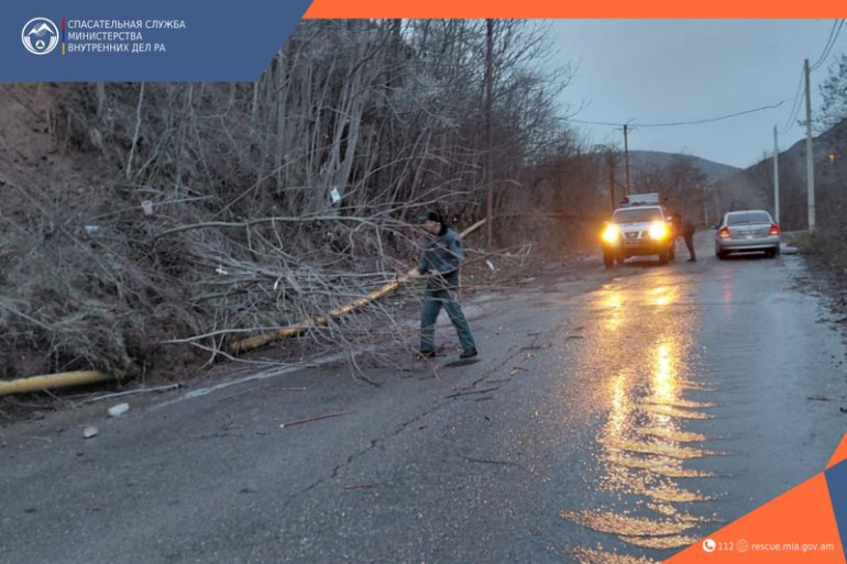 Կապան քաղաքում տեղի ունեցած uողանքի հետևանքով ճանապարհը միակողմանի փակվել է