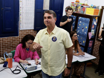 Flávio Bolsonaro reportedly leaves Brazil for US after election defeat