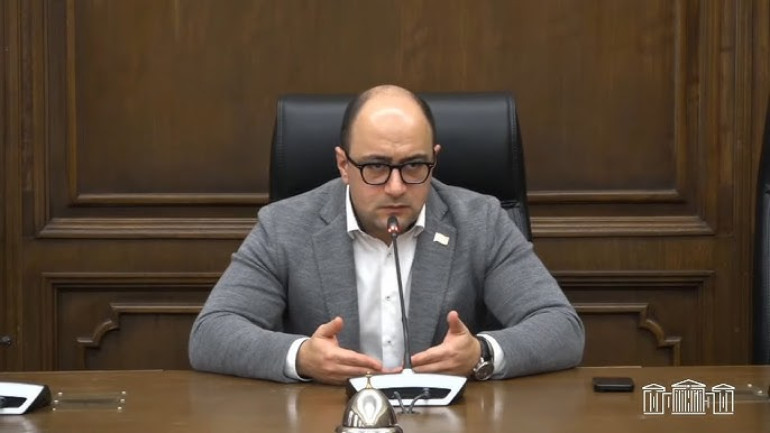 Վարչապետին անվստահություն հայտնելու գործընթացի տակ կա 6 ստորագրություն, դրանք «Պատիվ ունեմ» խմբակցության պատգամավորների ստորագրություններն են. Մամիջանյան
