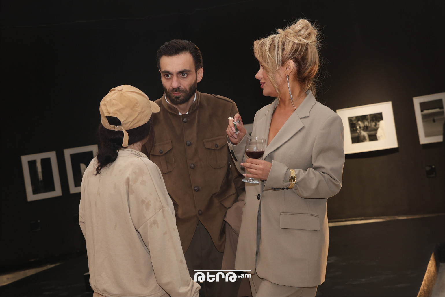 «Հպում». նոր դրամա սիրո, խանդի, դավաճանության ու ճշմարտության անվերջ փնտրտուքի մասին (լուսանկարներ) «Հպում». նոր դրամա սիրո, խանդի, դավաճանության ու ճշմարտության անվերջ փնտրտուքի մասին (լուսանկարներ)