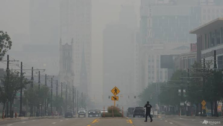 Canada wildfires: Smoke choking major US cities Canada wildfires: Smoke choking major US cities