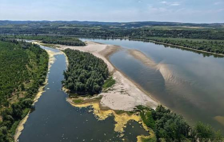 South-eastern Europe faces heatwave energy crunch as Romania detonates Danube rock to increase water flow