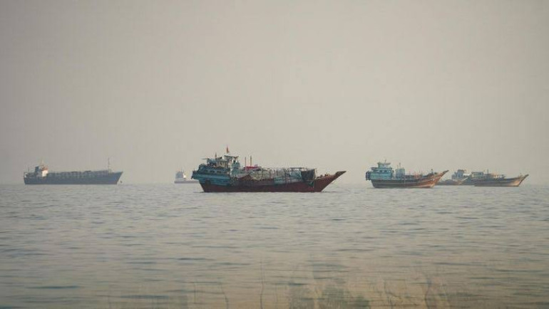 Iran offers US deal to reopen Strait of Hormuz in seven days Iran offers US deal to reopen Strait of Hormuz in seven days
