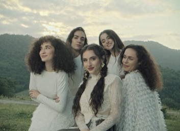 Սոնա Ռուբենյանը ներկայացրել է «Արի յարս» երգն ու տեսահոլովակը (տեսահոլովակ) Սոնա Ռուբենյանը ներկայացրել է «Արի յարս» երգն ու տեսահոլովակը (տեսահոլովակ)