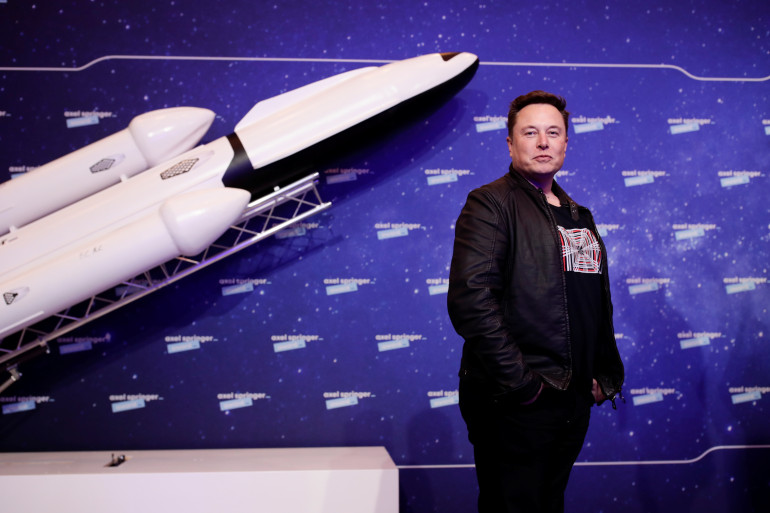 Илон Маск объединил компании SpaceX и xAI