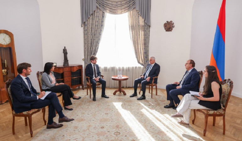 Մհեր Գրիգորյանն ընդունել է ՀՀ-ում դիվանագիտական առաքելությունն ավարտող Ֆրանսիայի դեսպան Օլիվիե Դըկոտինյիին Մհեր Գրիգորյանն ընդունել է ՀՀ-ում դիվանագիտական առաքելությունն ավարտող Ֆրանսիայի դեսպան Օլիվիե Դըկոտինյիին
