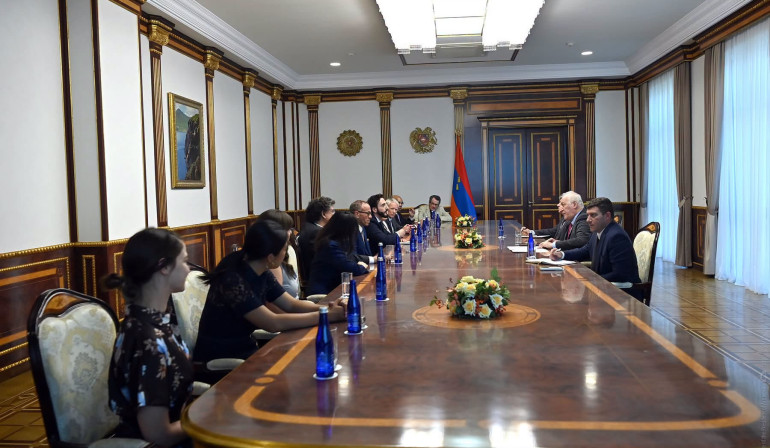 Վահագն Խաչատուրյանն ու Save Armenia հուդայա-քրիստոնեական միության անդամները անդրադարձել են Հայաստանում իրականացվող ժողովրդավարական բարեփոխումներին և Հայաստան-ԱՄՆ հարաբերությունների զարգացմանը Վահագն Խաչատուրյանն ու Save Armenia հուդայա-քրիստոնեական միության անդամները անդրադարձել են Հայաստանում իրականացվող ժողովրդավարական բարեփոխումներին և Հայաստան-ԱՄՆ հարաբերությունների զարգացմանը