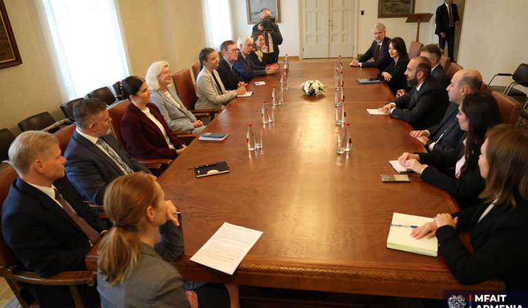 Արարատ Միրզոյանի և Լատվիայի առաջատար մտակենտրոնների ներկայացուցիչների հանդիպմանը անդրադարձ է կատարվել ԹՐԻՓՓ նախագծի ընթացքին Արարատ Միրզոյանի և Լատվիայի առաջատար մտակենտրոնների ներկայացուցիչների հանդիպմանը անդրադարձ է կատարվել ԹՐԻՓՓ նախագծի ընթացքին