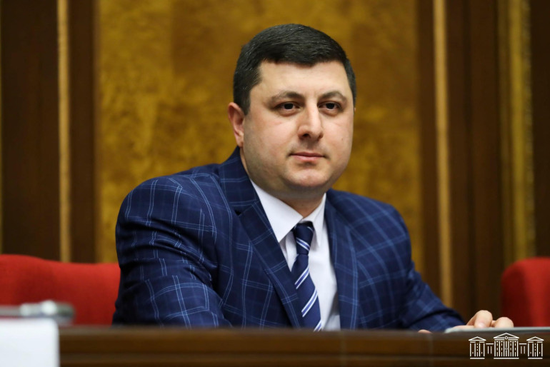 Իշխանությունները նույնիսկ պարզ հարցերից «գլուխ չեն հանում» կամ հանրությանը մոլորեցնելու համար դիտմամբ նման իրավիճակ են ստեղծում․ Աբրահամյան Իշխանությունները նույնիսկ պարզ հարցերից «գլուխ չեն հանում» կամ հանրությանը մոլորեցնելու համար դիտմամբ նման իրավիճակ են ստեղծում․ Աբրահամյան