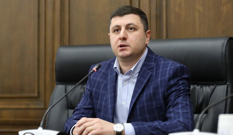 Սրանք մի օր էլ 44-օրյան լուսաբանող լրագրողներին տարբեր ծանրության գործերով կներգրավեն. Տիգրան Աբրահամյան Սրանք մի օր էլ 44-օրյան լուսաբանող լրագրողներին տարբեր ծանրության գործերով կներգրավեն. Տիգրան Աբրահամյան