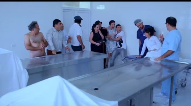 «Վա՜ յ, մամա՛ ջան». Սերգեյ Դանիելյանն ամբողջովին մերկացել է