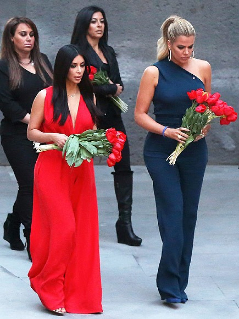 Քիմ և Քլոե Քարդաշյաններն աղոթում են Հայերի համար. Քիմը հայոց բանակի հաղթական տանկերի ու ուղղաթիռների նկար է հրապարակել