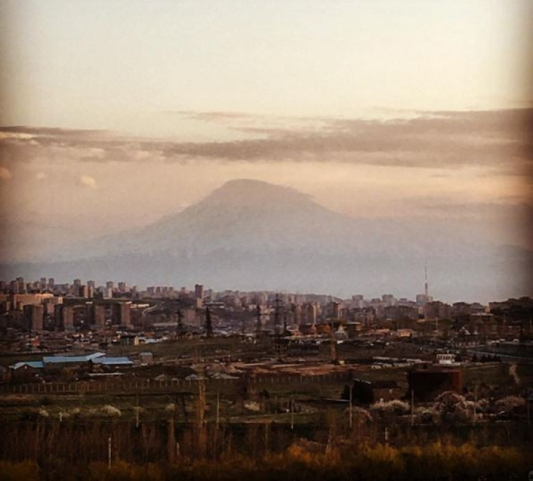 Dmitry Medvedev has posted the photos of Mount Ararat and Yerevan in Instagram
