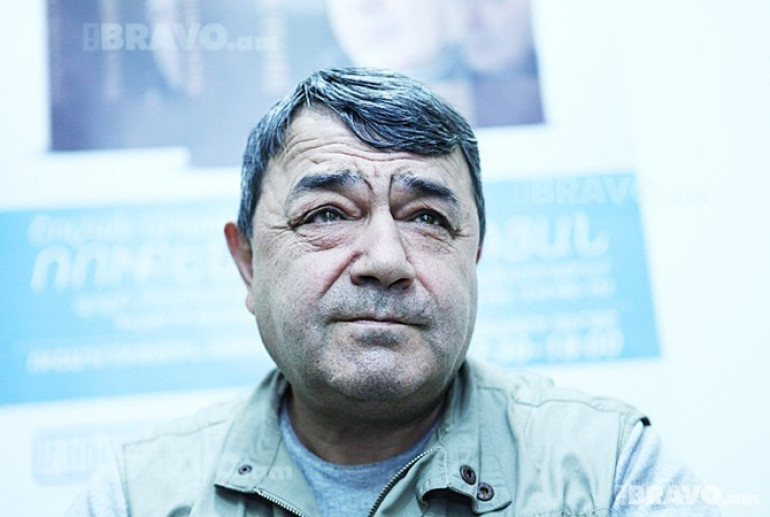 «Կոնֆետ ու պեչենի մի ուղարկեք էլ սահման, փոխարենը՝ «նաչնոյ վիդենիա» ուղարկեք». Հախվերդյանը փոխանցեց ազատամարտիկի պահանջը