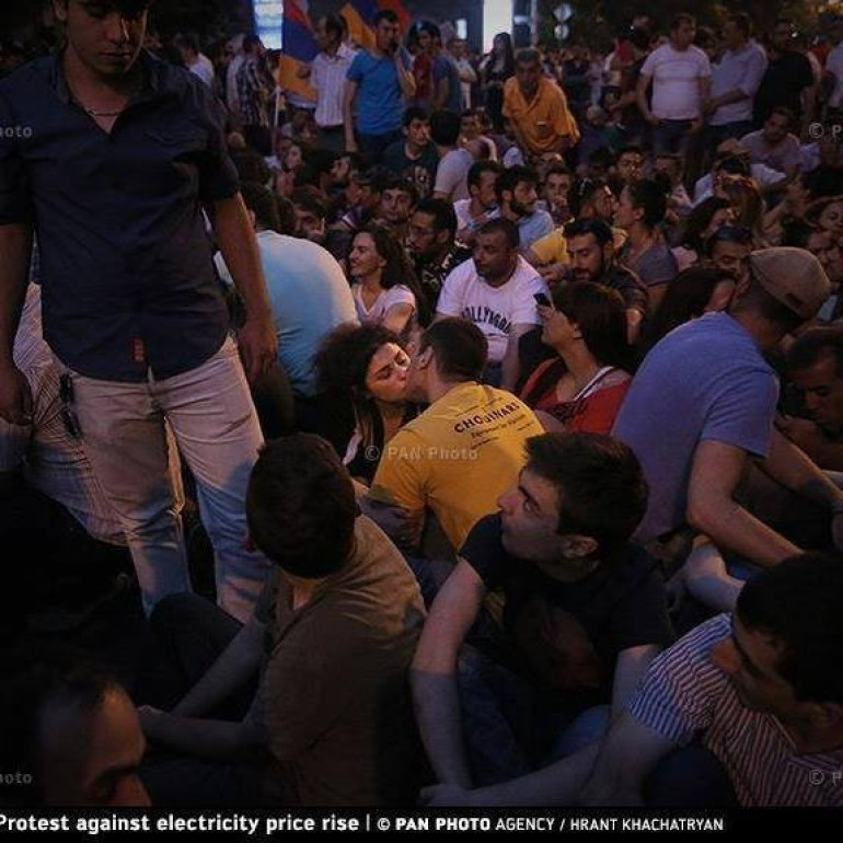 #ElectricYerevan-ի հայտնի լուսանկարի հերոսները 1 տարի անց ամուսնացել են