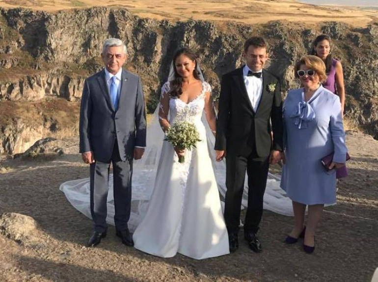 Առաջին կադրերը Լևոն Արոնյանի պսակադրությունից