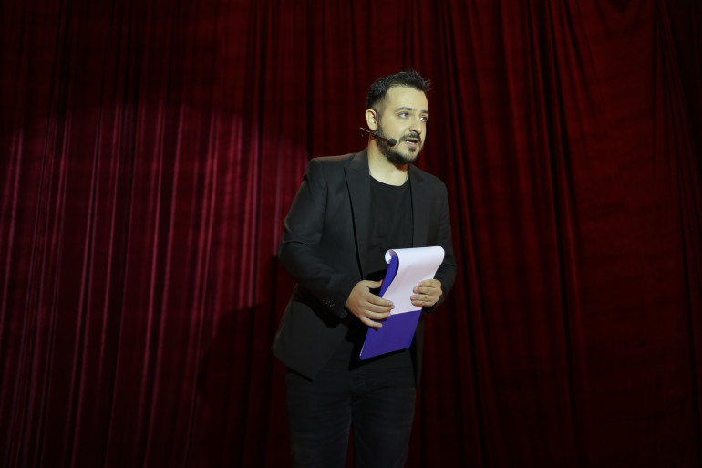 «Ֆուլ հաուսի» սցենարիստ Արտուշ Գևորգյանը` Stand-up–ում