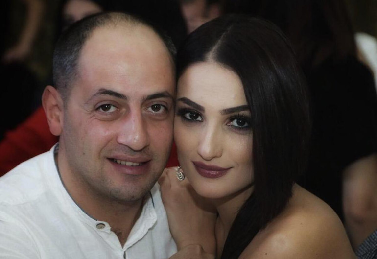 «Եթե ամուսնուս ծնողների հետ չապրեի, երեխաներս կտուժեին». Սիրանուշ Լազյանը՝ ընտանիքի, ամուսնու հետ ընկերներ լինելու և առանց նրա որոշումներ չկայացնելու մասին «Եթե ամուսնուս ծնողների հետ չապրեի, երեխաներս կտուժեին». Սիրանուշ Լազյանը՝ ընտանիքի, ամուսնու հետ ընկերներ լինելու և առանց նրա որոշումներ չկայացնելու մասին