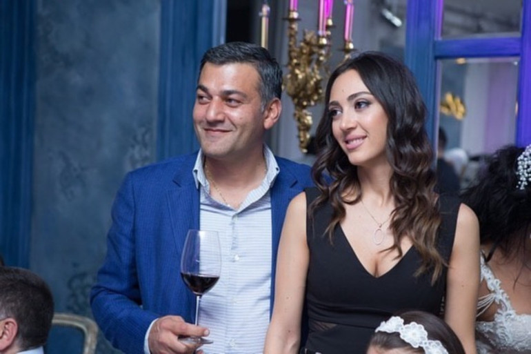 «Ամենօրյա աշխատանք պետք է տանես, որպեսզի կողակցիդ հետաքրքիր լինի քեզ հետ». Նարինե Պետրոսյանը՝ ընտանեկան կյանքի, խնդիրների, ամուսնուն գոհացնելու և երեխաների մասին «Ամենօրյա աշխատանք պետք է տանես, որպեսզի կողակցիդ հետաքրքիր լինի քեզ հետ». Նարինե Պետրոսյանը՝ ընտանեկան կյանքի, խնդիրների, ամուսնուն գոհացնելու և երեխաների մասին