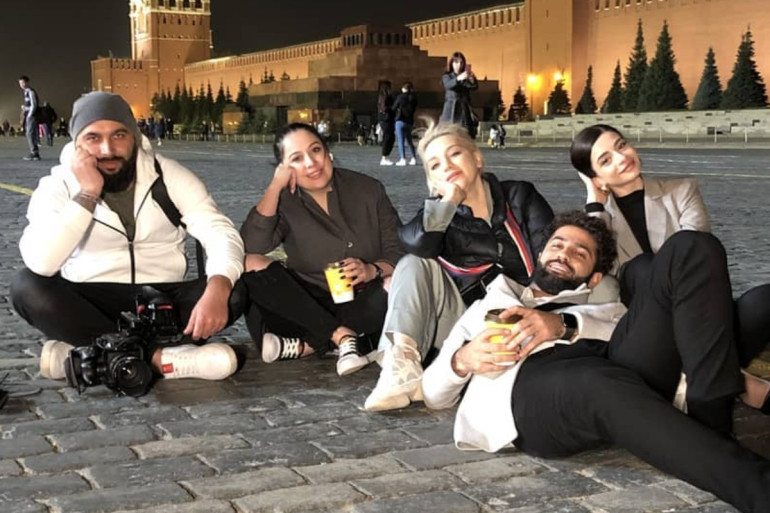 «Ահավոր վիճակում է, դժվարությամբ է քայլում». «Ծաղիկներ ձյան տակ» սերիալի նկարահանումները Մոսկվայում և Նորայր Եղյանի վնասվածքը