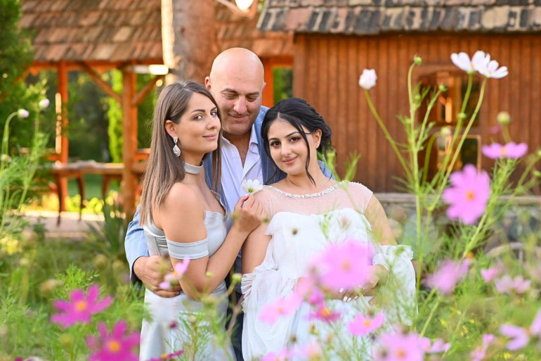«Իրականում հեշտ չէ աղջիկ տալը, կարծես, քո մի կտորը տաս ուրիշին»․ Անահիտ Կիրակոսյանը՝ ամուսնությունից հետո դստեր հետ հուզիչ բաժանման մասին «Իրականում հեշտ չէ աղջիկ տալը, կարծես, քո մի կտորը տաս ուրիշին»․ Անահիտ Կիրակոսյանը՝ ամուսնությունից հետո դստեր հետ հուզիչ բաժանման մասին