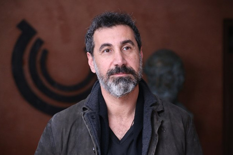 «Կանգնեք Արցախի կողքին»․ Սերժ Թանկյանը հրապարակել է Արցախի դրոշի լուսանկարը