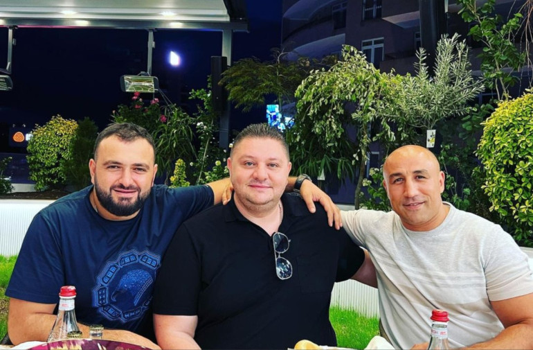 Արկադի Դումիկյանի, Արմենչիկի և Արթուր Աբրահամի համատեղ լուսանկարները