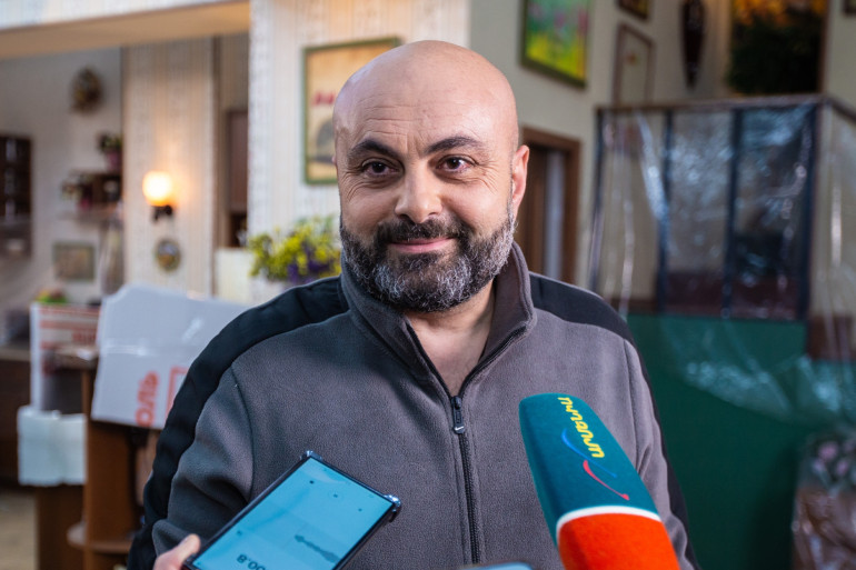 «Երևանյան հանդիսատեսին սպասվում է մեկ այլ անակնկալ «Ֆուլ հաուս»-ի կողմից». Մենչը՝ համերգի սպառված տոմսերի ու նոր պլանների մասին «Երևանյան հանդիսատեսին սպասվում է մեկ այլ անակնկալ «Ֆուլ հաուս»-ի կողմից». Մենչը՝ համերգի սպառված տոմսերի ու նոր պլանների մասին