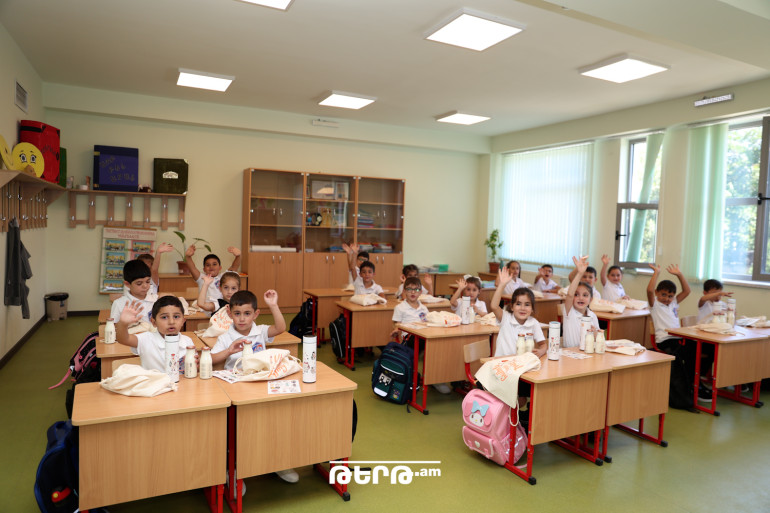 Առողջ սովորությունների ձևավորումը՝ դպրոցական սեղանից. «Երեմյան» կաթնամթերքը շնորհավորեց նոր ուսումնական տարին (տեսանյութ, լուսանկարներ)