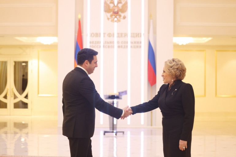 Ալեն Սիմոնյանը և Վալենտինա Մատվիենկոն քննարկել են Հայաստանի և Ադրբեջանի միջև հաստատված խաղաղության գործընթացին վերաբերող հարցեր (տեսանյութ) Ալեն Սիմոնյանը և Վալենտինա Մատվիենկոն քննարկել են Հայաստանի և Ադրբեջանի միջև հաստատված խաղաղության գործընթացին վերաբերող հարցեր (տեսանյութ)