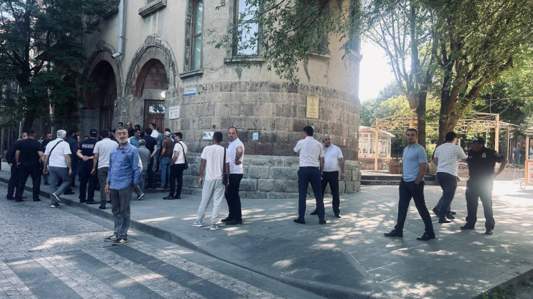 Միքայել արքեպիսկոպոս Աջապահյանի բնակության հասցեում կատարվում են անհրաժեշտ քննչական և վարութային գործողություններ. ՔԿ Միքայել արքեպիսկոպոս Աջապահյանի բնակության հասցեում կատարվում են անհրաժեշտ քննչական և վարութային գործողություններ. ՔԿ