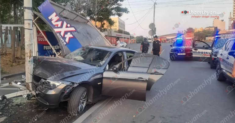 Երևանում BMW ավտոմեքենայի վարորդը մխրճվել է կանգառի մեջ, կան վիրավորներ Երևանում BMW ավտոմեքենայի վարորդը մխրճվել է կանգառի մեջ, կան վիրավորներ