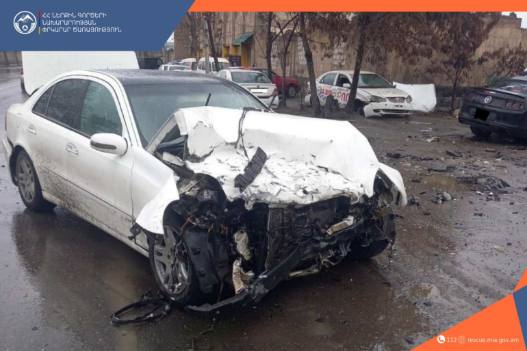 Երևանում բախվել են «Mercedes-Benz» և «Ford» մակնիշների ավտոմեքենաները