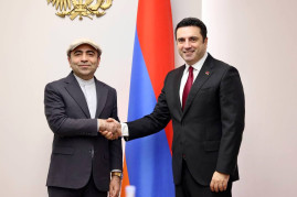 Ալեն Սիմոնյանն ու Իրանի դեսպանը քննարկել են երկկողմ բազմաոլորտ համագործակցությանն առնչվող տարբեր հարցեր Ալեն Սիմոնյանն ու Իրանի դեսպանը քննարկել են երկկողմ բազմաոլորտ համագործակցությանն առնչվող տարբեր հարցեր