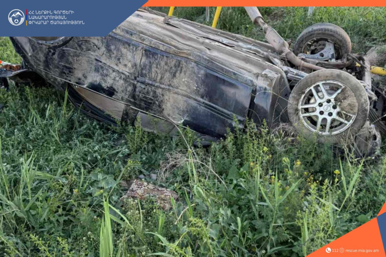 «Opel»-ը դուրս է եկել ճանապարհի երթևեկելի գոտուց և գլխիվայր հայտնվել հարակից դաշտամիջյան հատվածում, կա տուժած