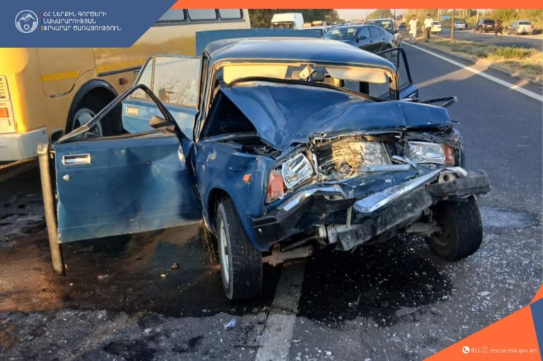 Արմավիր-Մրգաշատ ճանապարհին բախվել են «Nissan»-ը, «VAZ»-ը և «Volkswagen»-ը, կան տուժածներ Արմավիր-Մրգաշատ ճանապարհին բախվել են «Nissan»-ը, «VAZ»-ը և «Volkswagen»-ը, կան տուժածներ