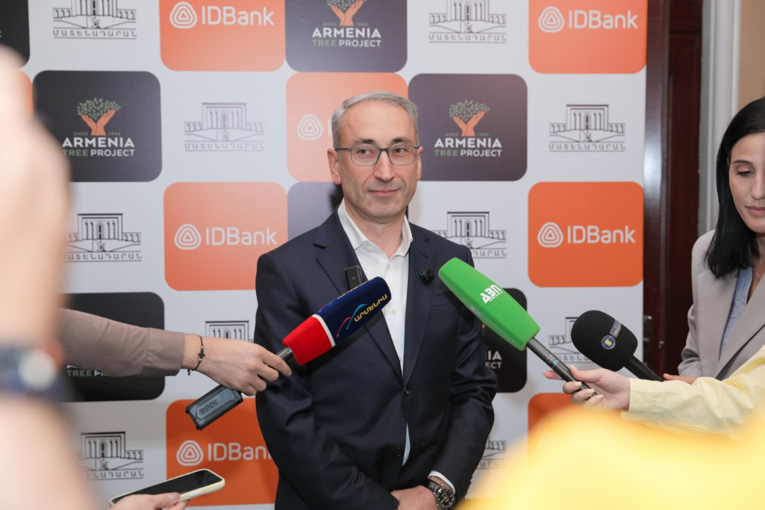 IDBank-ը իր 35-ամյակի միջոցառումների շրջանակում համագործակցության հուշագիր է կնքել Մատենադարանի հետ (լուսանկարներ, տեսանյութ) IDBank-ը իր 35-ամյակի միջոցառումների շրջանակում համագործակցության հուշագիր է կնքել Մատենադարանի հետ (լուսանկարներ, տեսանյութ)