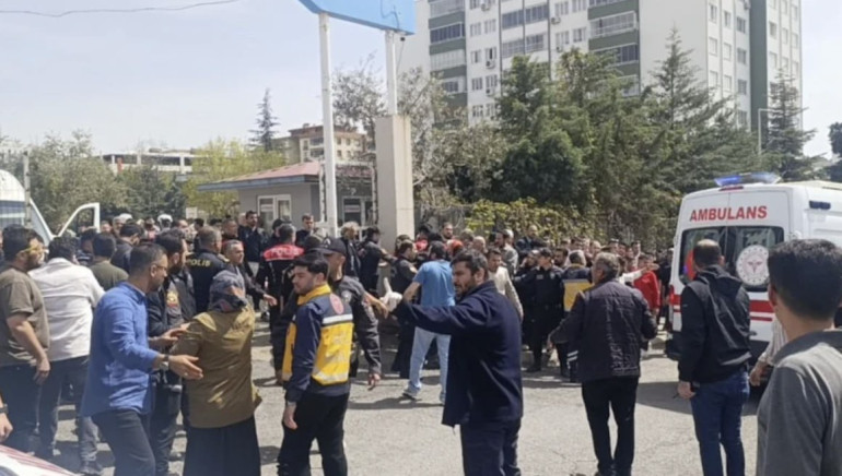 Թուրքիայում անհայտ անձը կրшկ է բացել դպրոցի ուղղությամբ. կան զnhեր և վիրավnրներ Թուրքիայում անհայտ անձը կրшկ է բացել դպրոցի ուղղությամբ. կան զnhեր և վիրավnրներ
