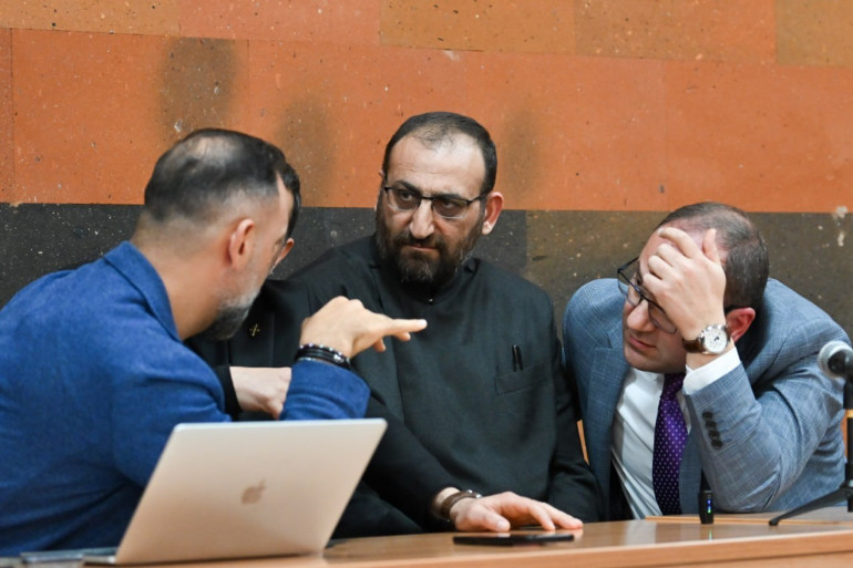 Արշակ Սրբազանն այսուհետ կարող է այցելել Վաղարշապատից դուրս գտնվող ԲԿ-ներ. դատարանը բավարարել է միջնորդությունը Արշակ Սրբազանն այսուհետ կարող է այցելել Վաղարշապատից դուրս գտնվող ԲԿ-ներ. դատարանը բավարարել է միջնորդությունը