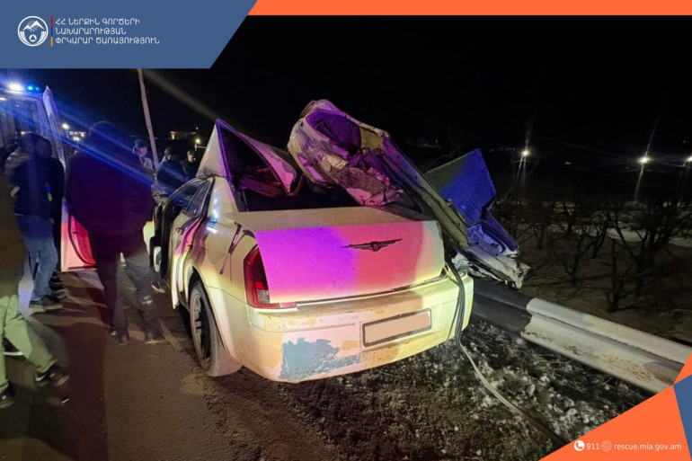 Աշտարակ-Ապարան ճանապարհին «Chrysler»-ը բախվել է ճամփեզրի երկաթե արգելապատնեշներին, կա տուժած