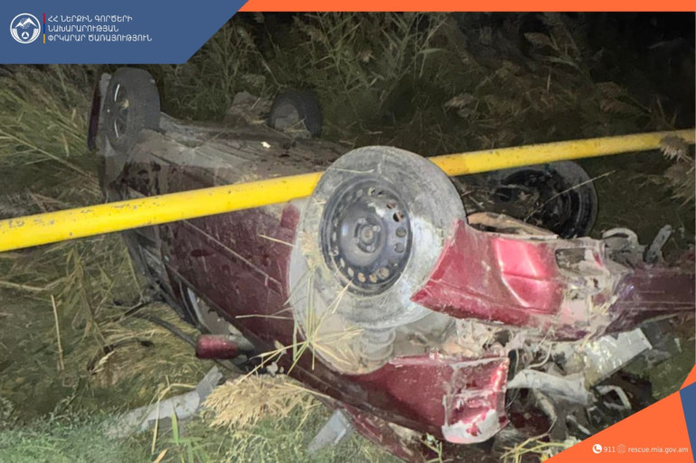 Երևան-Մեղրի ճանապարհին «Volkswagen»-ը բախվել է գազատար խողովակին և շրջվել, կան տուժածներ