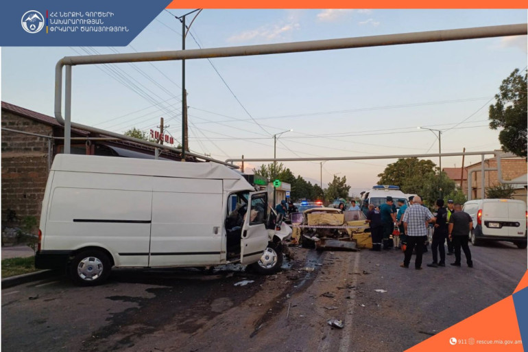 Մասիսում բախվել են «VAZ» և «Ford» մակնիշների ավտոմեքենաները, կան տուժածներ