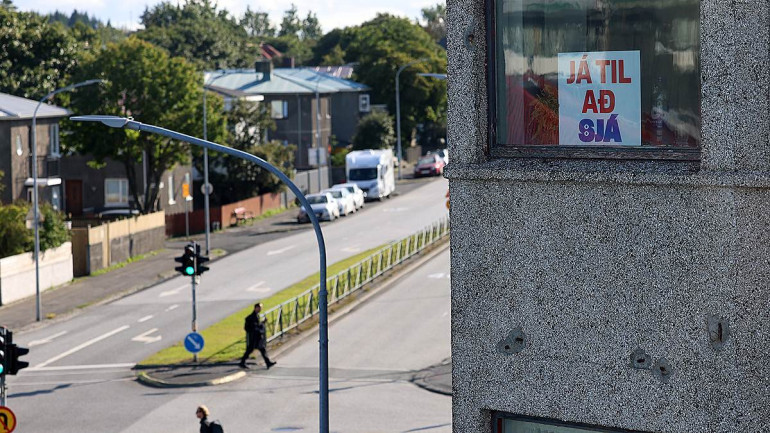 Iceland holds knife-edge referendum on EU membership talks