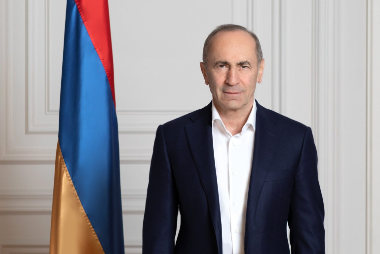Ուզում եմ հույս հայտնել, որ մենք, որպես ժողովուրդ ու որպես հասարակություն, կսթափվենք, կվերագտնենք մեր ճշմարիտ ճանապարհը ու կվերանվաճենք մեր ինքնիշխանությունը, մեր Անկախությունը․ Քոչարյան Ուզում եմ հույս հայտնել, որ մենք, որպես ժողովուրդ ու որպես հասարակություն, կսթափվենք, կվերագտնենք մեր ճշմարիտ ճանապարհը ու կվերանվաճենք մեր ինքնիշխանությունը, մեր Անկախությունը․ Քոչարյան