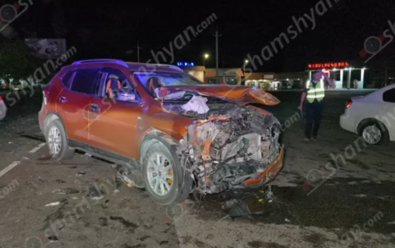 Արագածոտնի մարզում բախվել են «Nissan Rogue»-ը ու «Mercedes ML»-ը, կան տուժածներ Արագածոտնի մարզում բախվել են «Nissan Rogue»-ը ու «Mercedes ML»-ը, կան տուժածներ