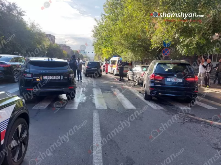 Բախվել են «Range Rover»-ն ու «BMW»-ն, վերջինն էլ բախվել է կայանված «Mercedes»-ին