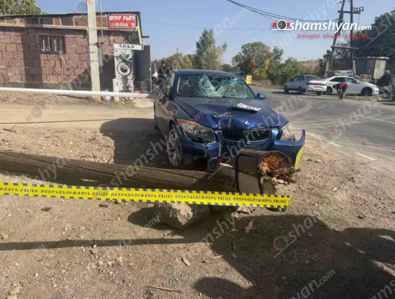 Կոտայքում «BMW»-ն վրшերթի է ենթարկել հոտիոտնին, ապա բախվել էլեկտրասյանը